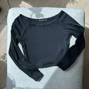 Abercrombie NWOT Boat Neck / Off Shoulder Ribbed Top, size M, black